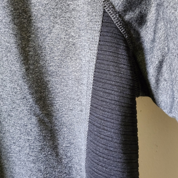 Spyder Active Gray Long Sleeve Top - Picture 3 of 12